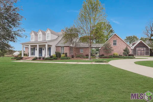 $989,000 | 5042 Thompson Cove Drive, St. Francisville, LA 70775