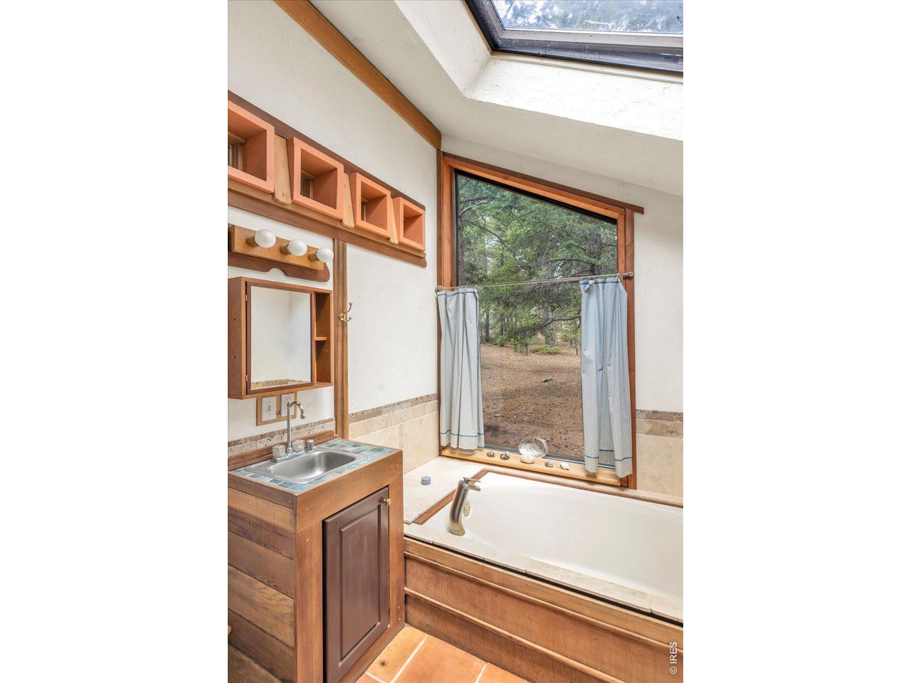 909 County Road Boulder, CO 80302 - Photo 14 of 45 Main Frool Bathroom