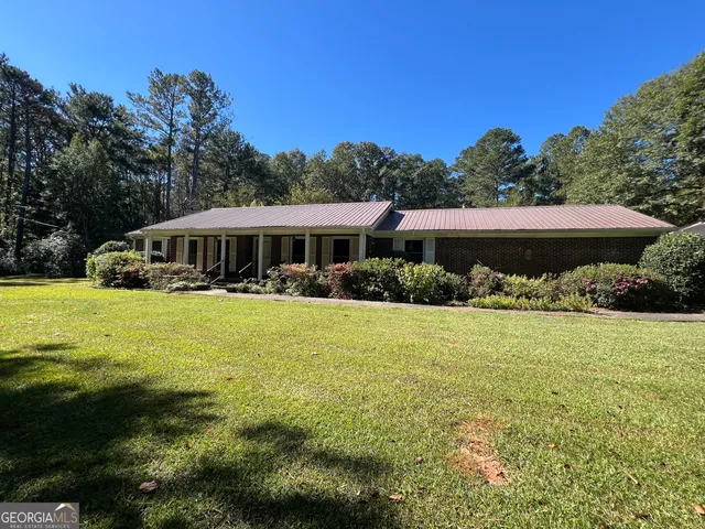 a view of a house with swimming pool and yard