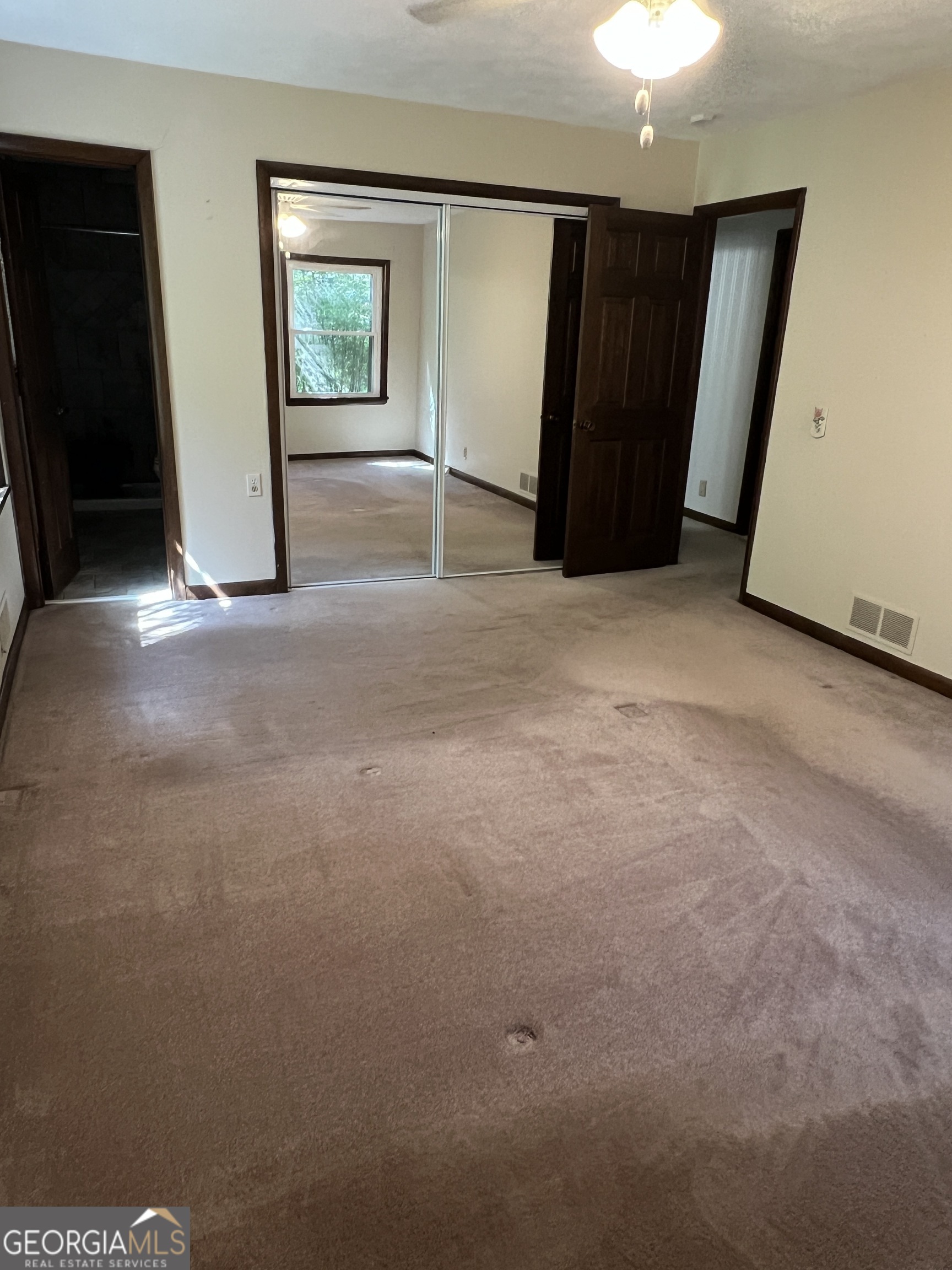 1500 Pine Forest Road Mansfield, GA 30055 - Photo 44 of 47 en view interior of a house