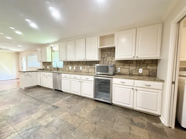 $2,400 | 5545 Pagewood Lane, Houston, TX 77056