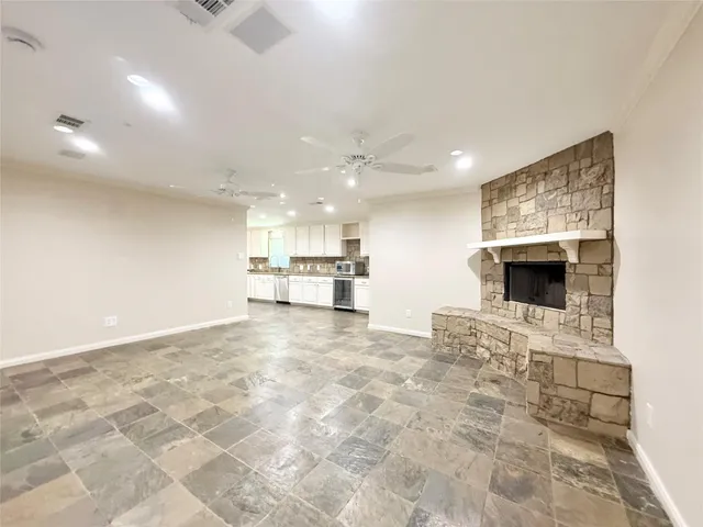 $2,400 | 5545 Pagewood Lane, Houston, TX 77056