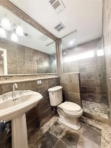 $2,400 | 5545 Pagewood Lane, Houston, TX 77056