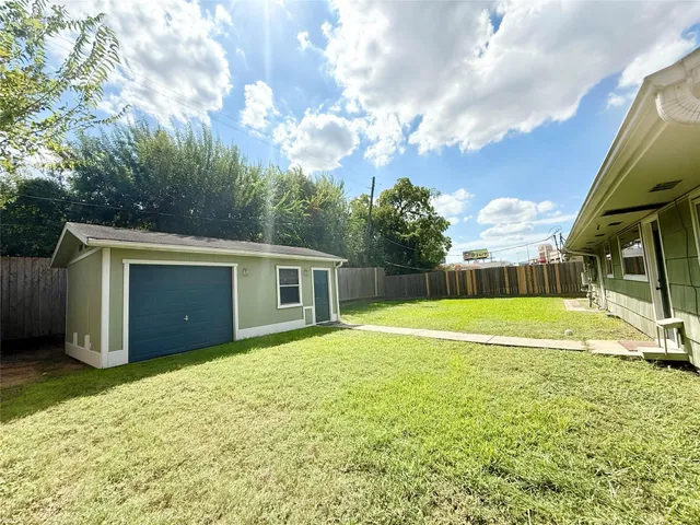 $2,400 | 5545 Pagewood Lane, Houston, TX 77056