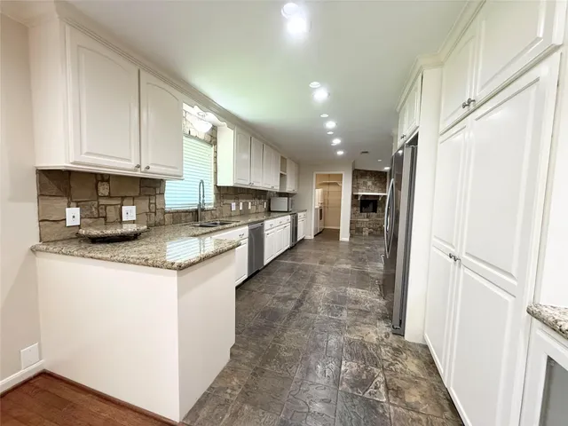 $2,400 | 5545 Pagewood Lane, Houston, TX 77056