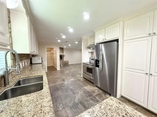 $2,400 | 5545 Pagewood Lane, Houston, TX 77056