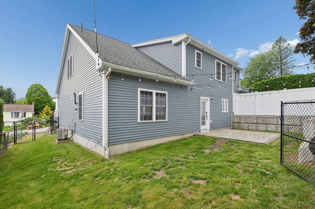 129 Derby Street Worcester, MA 01604 - Photo 37 of 41