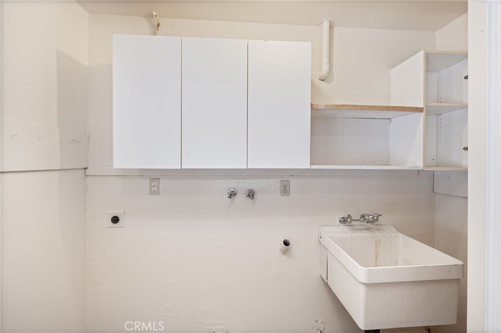32413 Chickasaw Road Coarsegold, CA 93614 - Photo 15 of 67 Indoor Laundry
