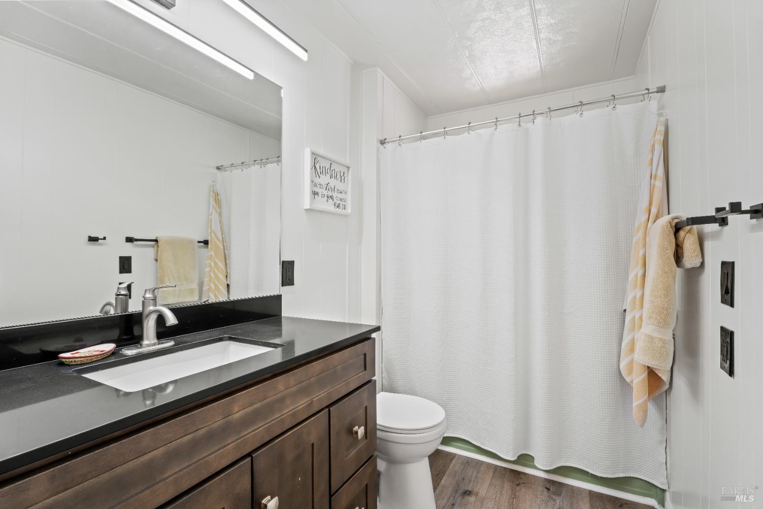 660 Leslie Street, Unit 11 Ukiah, CA 95482 - Photo 12 of 24 Updated guest bath