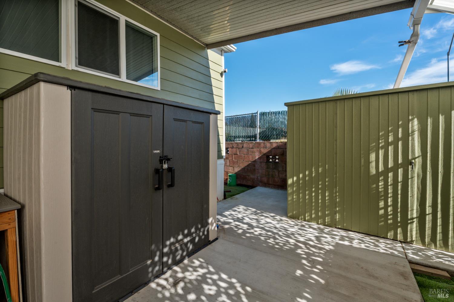 660 Leslie Street, Unit 11 Ukiah, CA 95482 - Photo 21 of 24 Metal storage unit