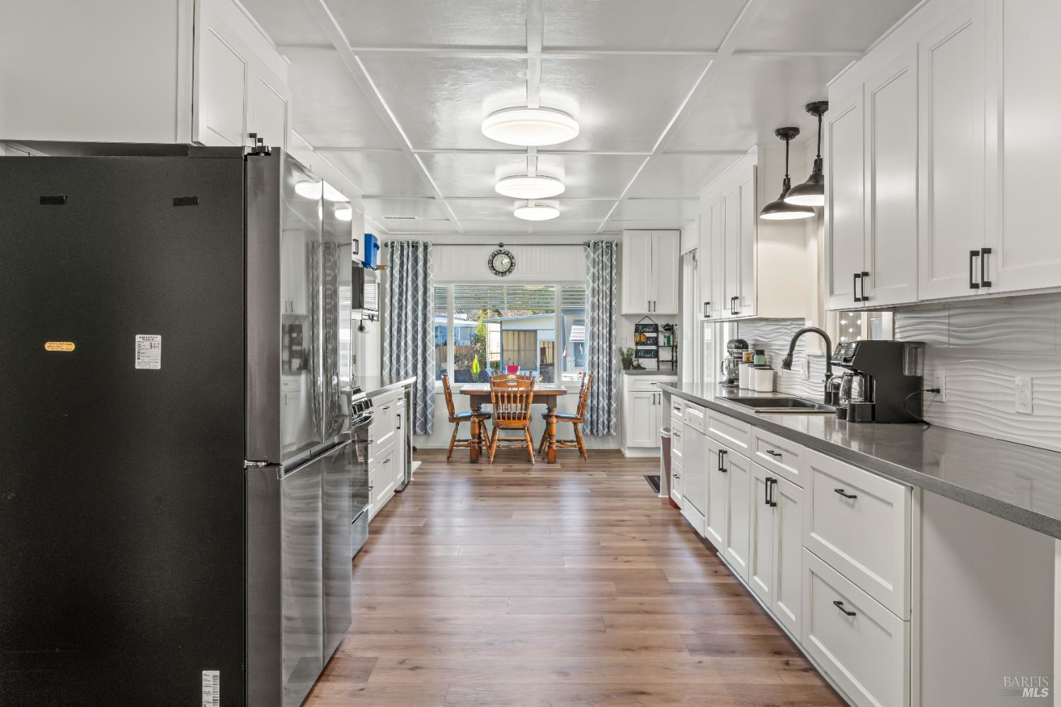 660 Leslie Street, Unit 11 Ukiah, CA 95482 - Photo 9 of 24 Large updated kitchen