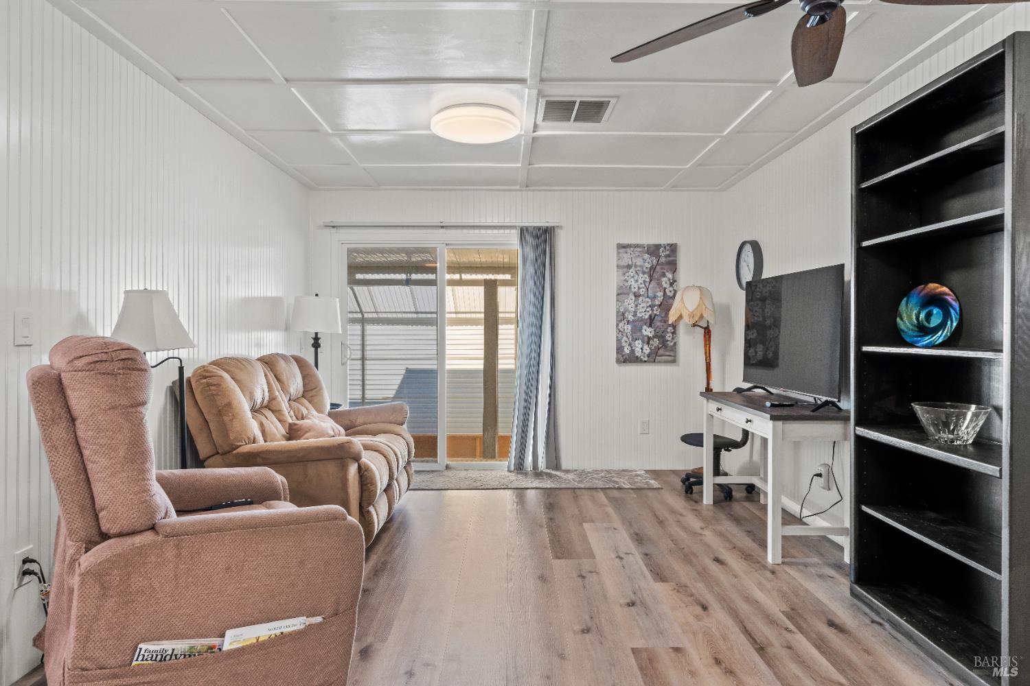 660 Leslie Street, Unit 11 Ukiah, CA 95482 - Photo 10 of 24 All new floors throughout.