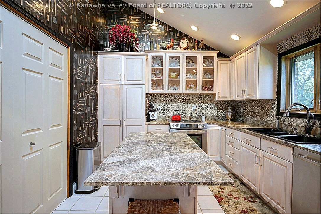 4 Stony Point Road Charleston, WV 25314 - Photo 4 of 30 Gallery Image 4