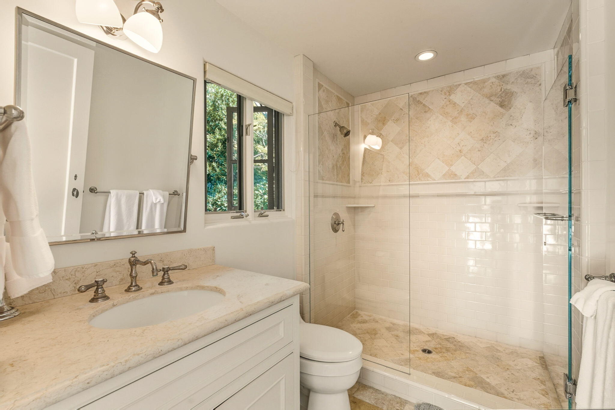 420 Santa Rosa Lane Santa Barbara, CA 93108 - Photo 27 of 29 420 Santa Rosa-Guest Bath