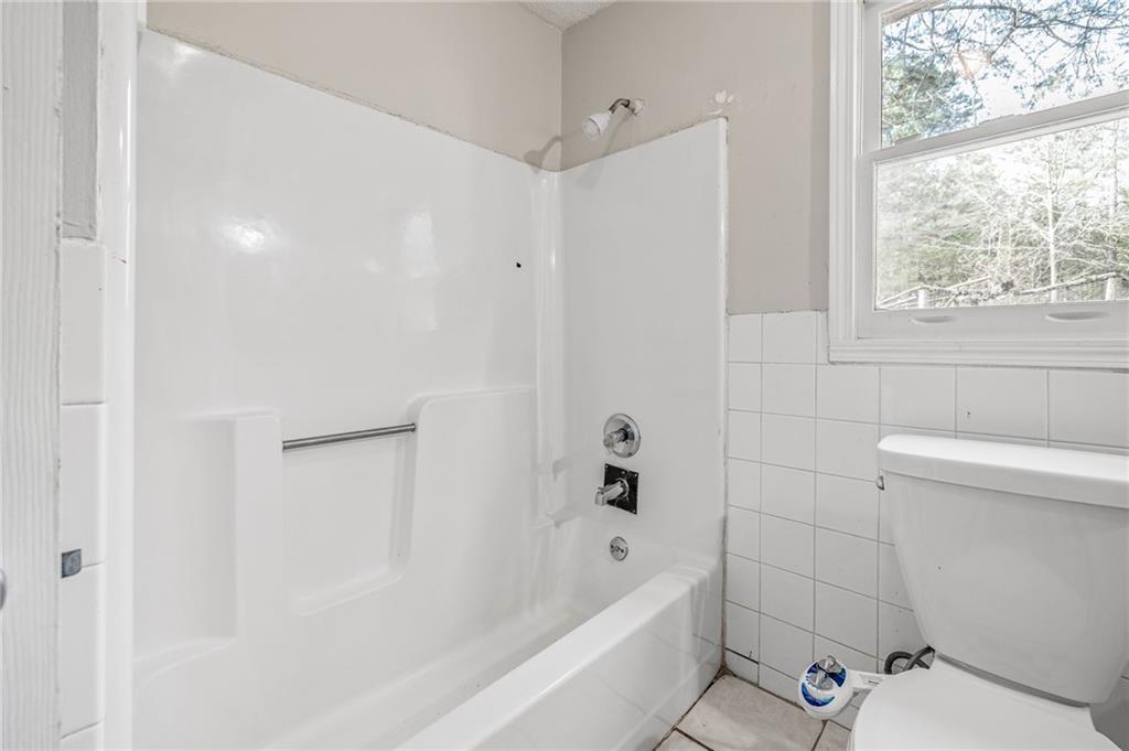 75 Lake Street Jefferson, GA 30549 - Photo 15 of 35 a bathroom with a bathtub and window