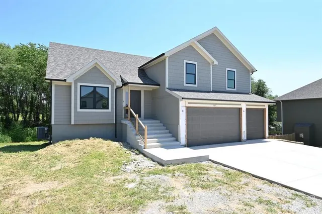 $435,000 | 105 Wagers Circle, Dearborn, MO 64439