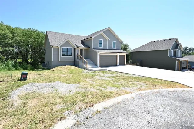 $435,000 | 105 Wagers Circle, Dearborn, MO 64439