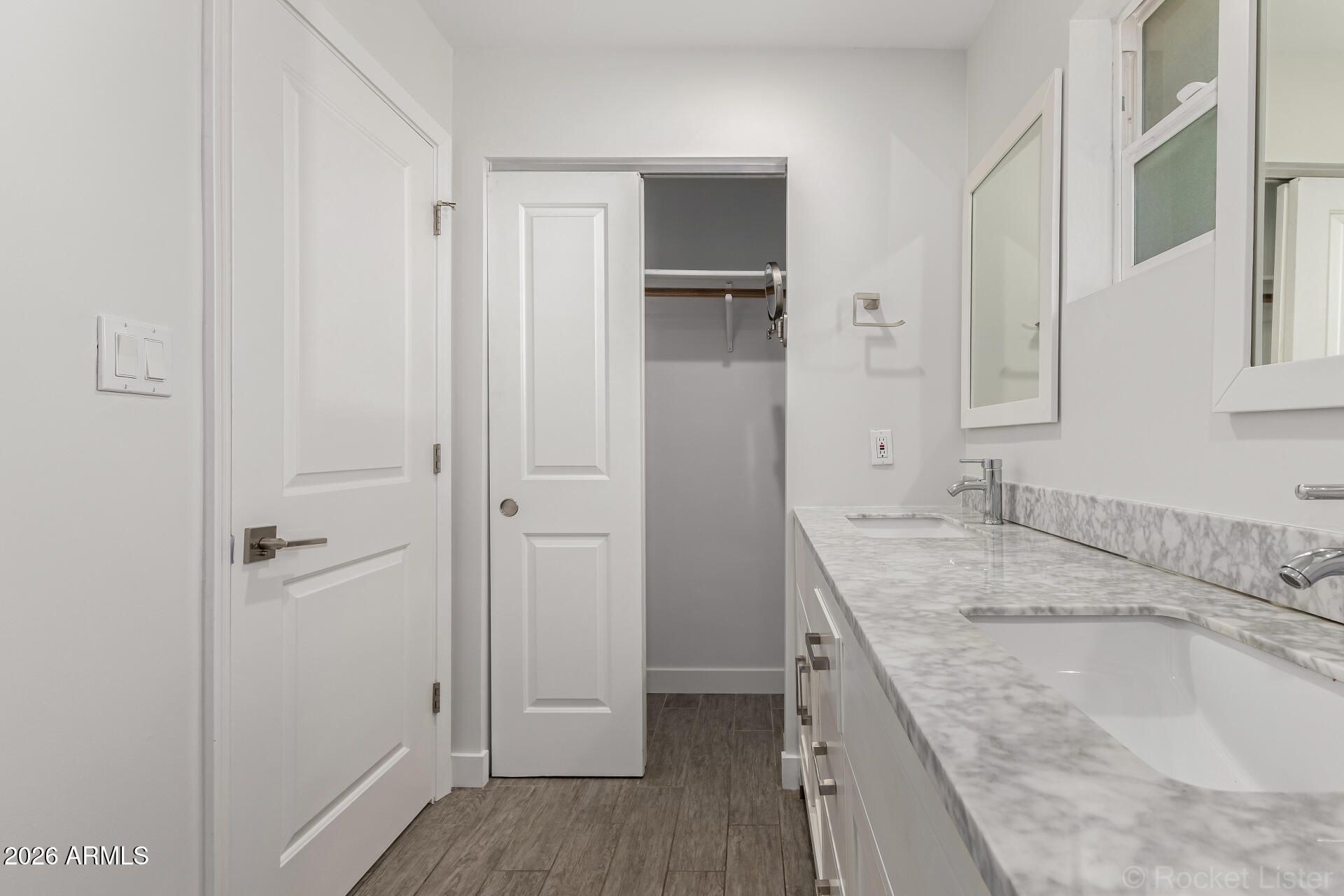 3930 East Oak Street Phoenix, AZ 85008 - Photo 38 of 61 33 - Oak Insuite Bath