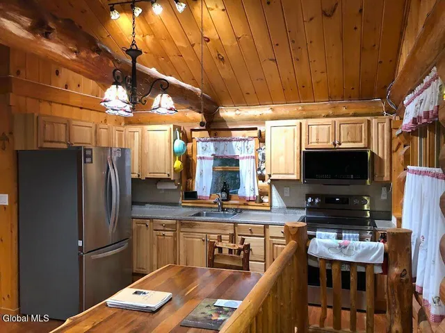 $419,999 | 465 Barlow Road, Bleecker, NY 12078