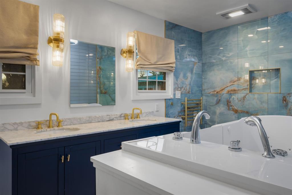 2208 Lake Ridge Circle Waco, TX 76710 - Photo 31 of 40 Bathroom featuring double vanity and a garden tub