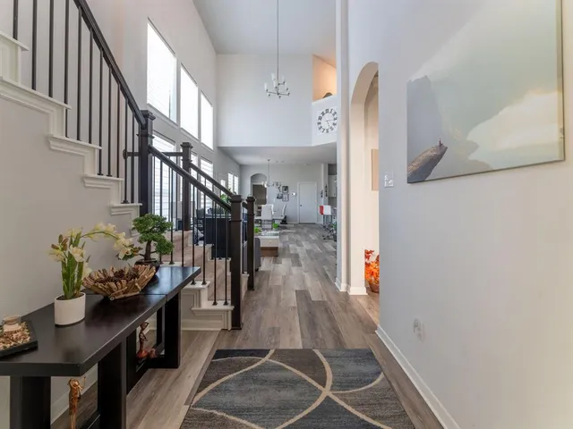 a view of entryway and livingroom