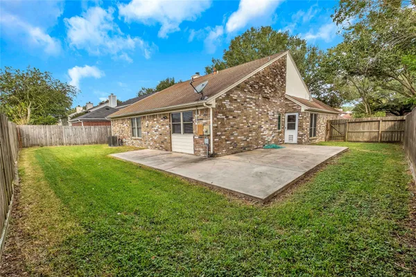 $2,250 | 5216 Spring Branch Drive, Pearland, TX 77584