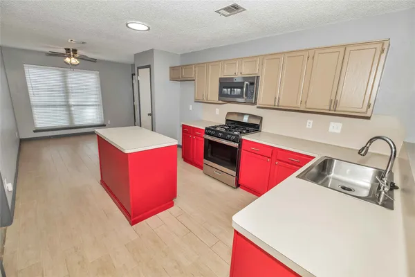 $2,250 | 5216 Spring Branch Drive, Pearland, TX 77584