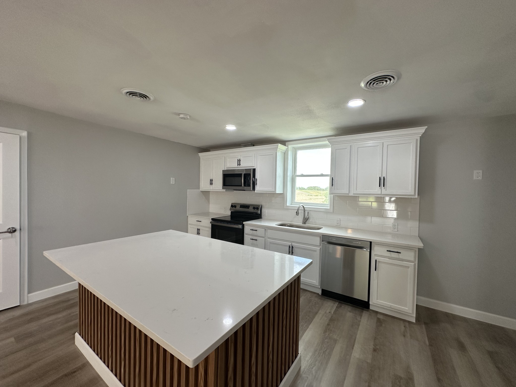 1374 North Stroudsville Road Adams, TN 37010 - Photo 6 of 35