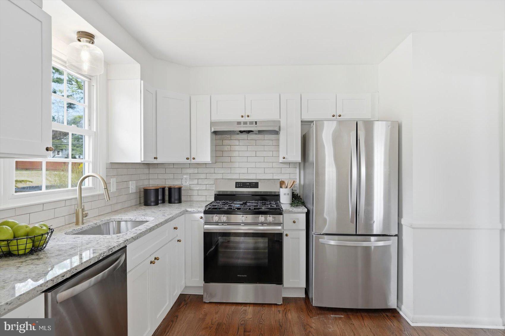 8610 Valleyfield Road Lutherville-Timonium, MD 21093 - Photo 12 of 29 a kitchen with a refrigerator stove and sink