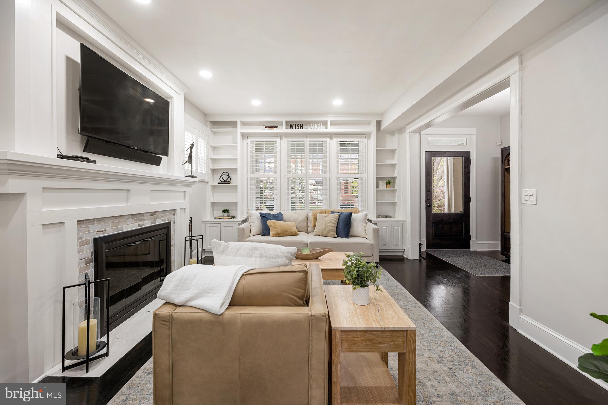 3702 Jenifer Street Northwest Washington, DC 20015 - Photo 9 of 43 Living Room