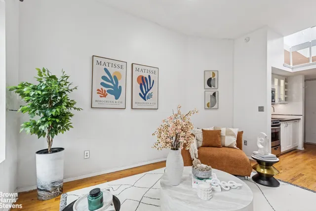 $395,000 | 317 East 73rd Street, Unit 5FE | Lenox Hill