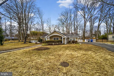 $799,000 | 7716 Frances Drive, Alexandria, VA 22306