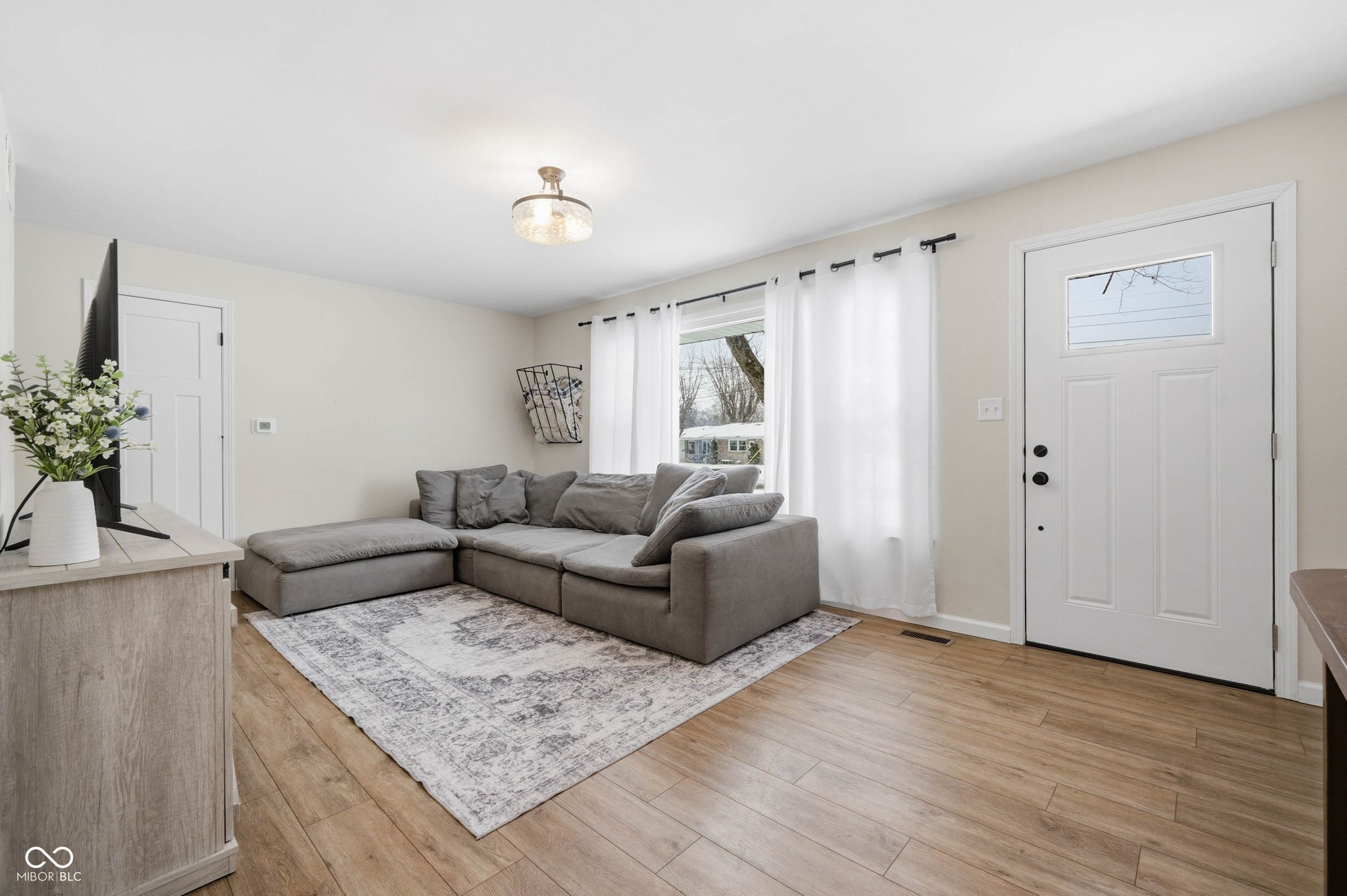 902 Stoner Drive Anderson, IN 46013 - Photo 4 of 21