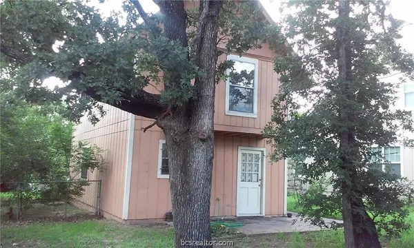 $1,300 | 611 Peyton Street, College Station, TX 77840