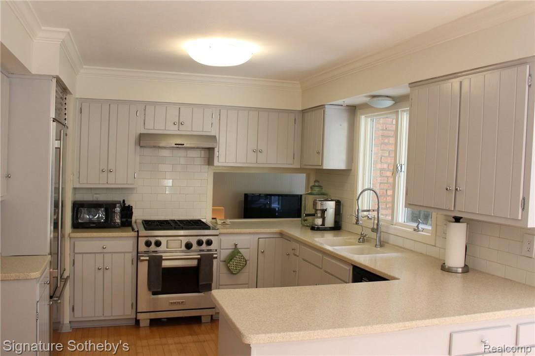 236 Beechview Drive Rochester, MI 48306 - Photo 11 of 23 Kitchen 1.jpg