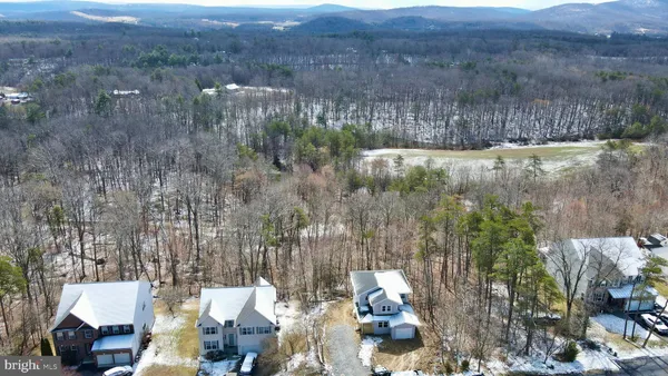 $439,900 | 607 South Lakeview Drive, Cross Junction, VA 22625