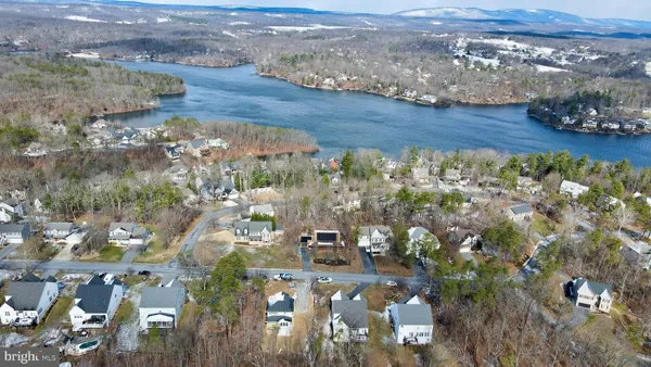 $439,900 | 607 South Lakeview Drive, Cross Junction, VA 22625