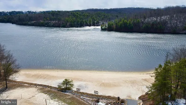 $449,900 | 607 South Lakeview Drive, Cross Junction, VA 22625