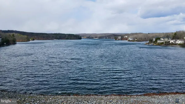 $439,900 | 607 South Lakeview Drive, Cross Junction, VA 22625