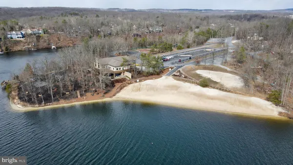 $449,900 | 607 South Lakeview Drive, Cross Junction, VA 22625