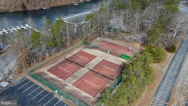 $439,900 | 607 South Lakeview Drive, Cross Junction, VA 22625