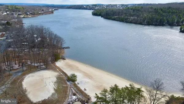 $439,900 | 607 South Lakeview Drive, Cross Junction, VA 22625