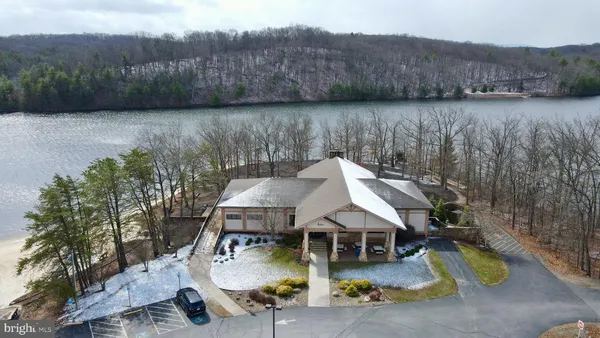 $439,900 | 607 South Lakeview Drive, Cross Junction, VA 22625