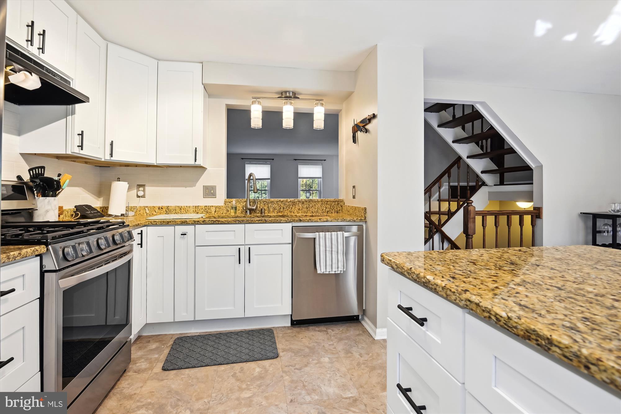 1517 Autumn Ridge Circle Reston, VA 20194 - Photo 4 of 37 a kitchen with a stove oven and cabinets
