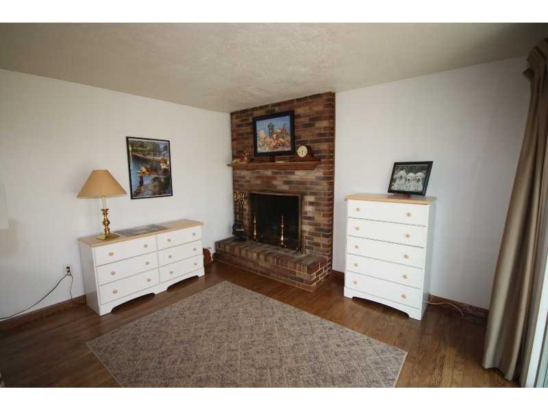240 Byron Road Pittsburgh, PA 15237 - Photo 11 of 18 Family Room.
