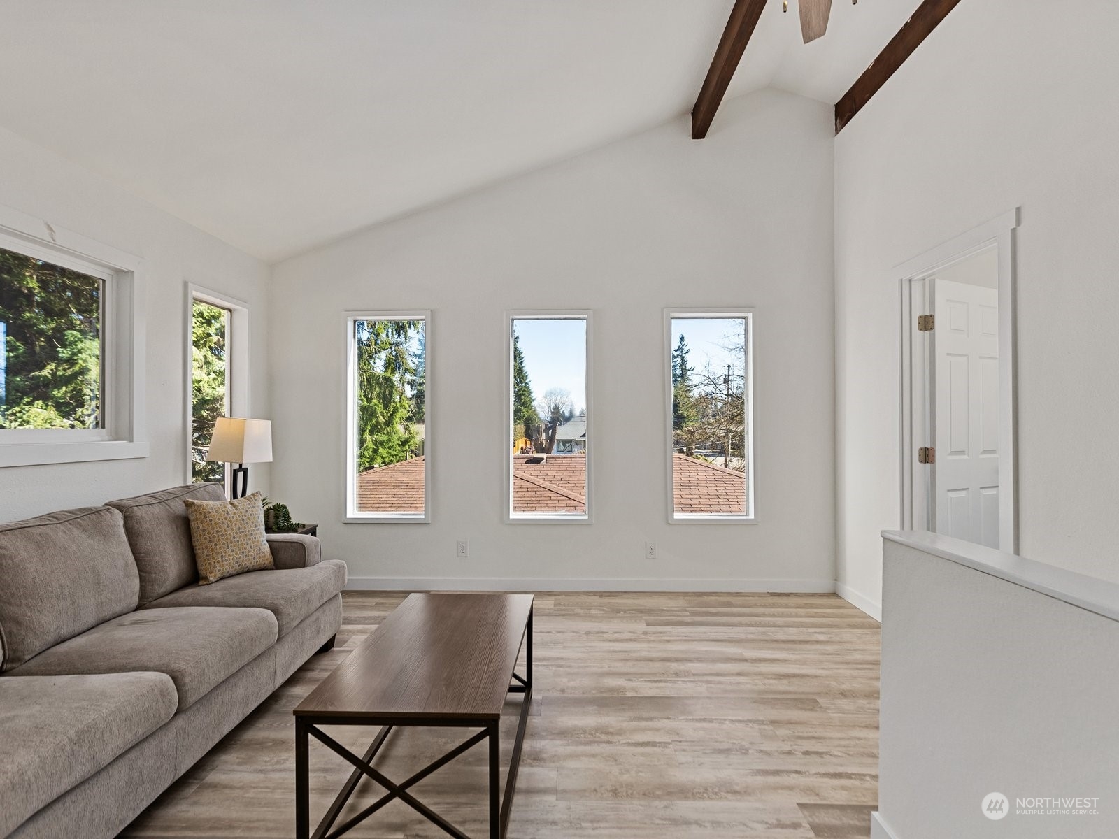 529 Cabot Road Everett, WA 98203 - Photo 23 of 40 a living room with furniture and windows