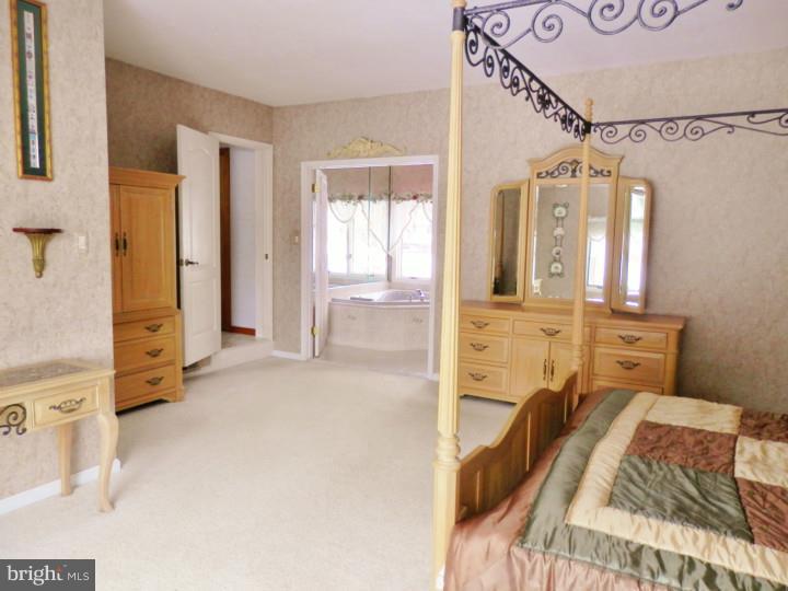 174 Davisville Road Warminster, PA 18974 - Photo 11 of 25 Gallery Image 11