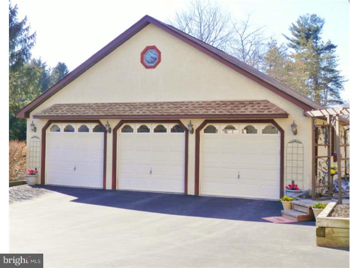 174 Davisville Road Warminster, PA 18974 - Photo 3 of 25 Gallery Image 3