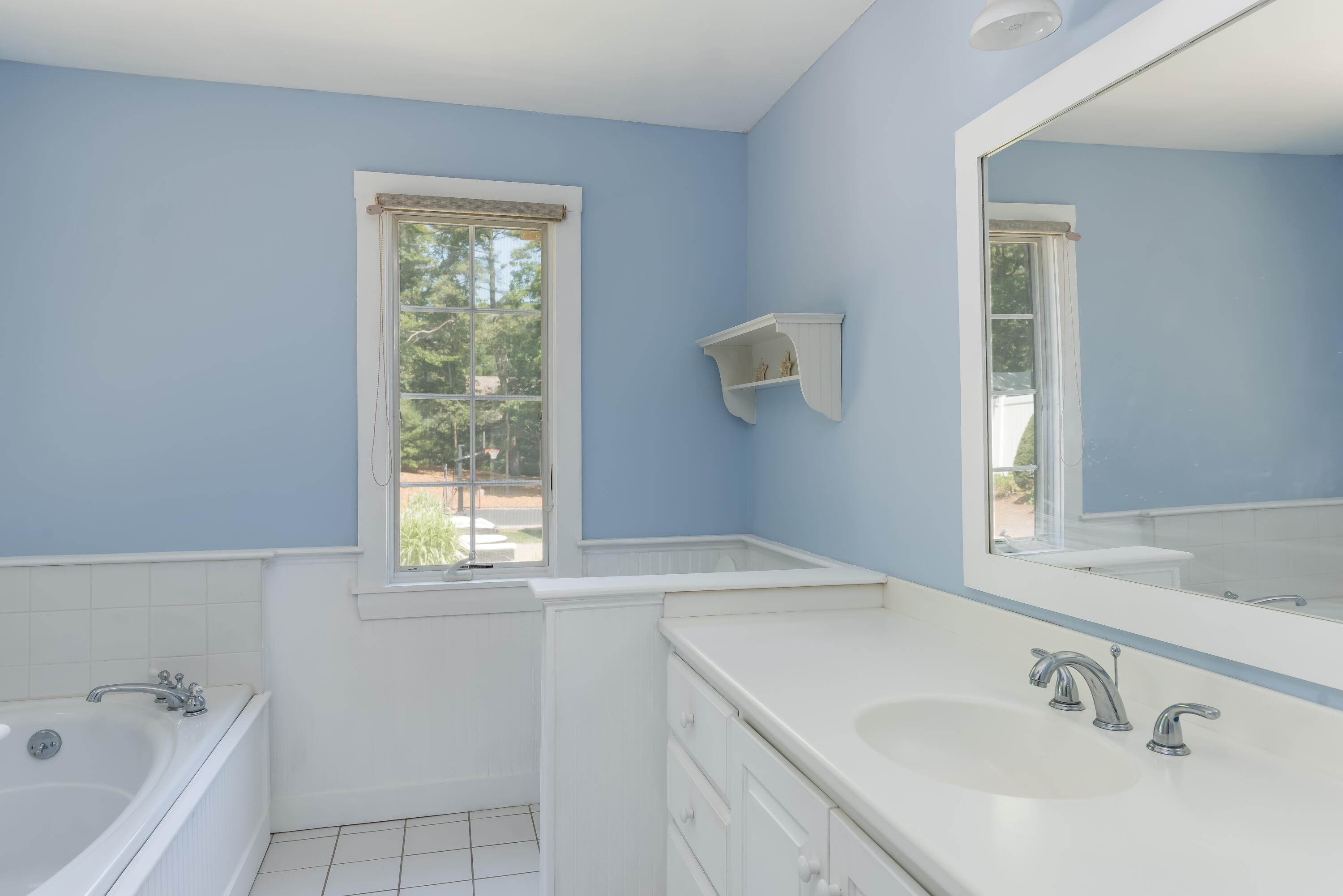 125 Lakeview Drive Centerville, MA 02632 - Photo 13 of 28 a bathroom with a sink and a bathtub
