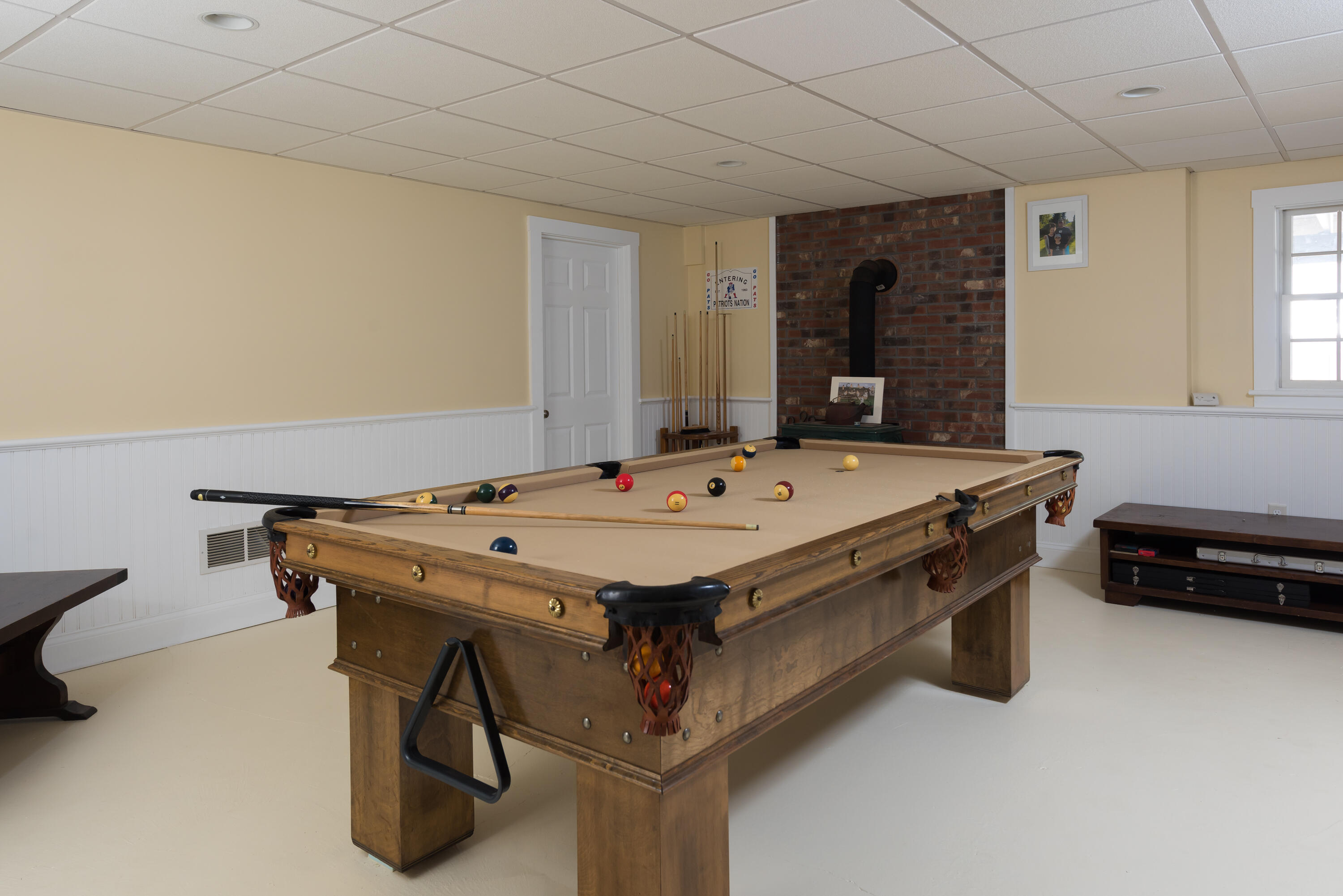 125 Lakeview Drive Centerville, MA 02632 - Photo 19 of 28 a room with a table and chairs